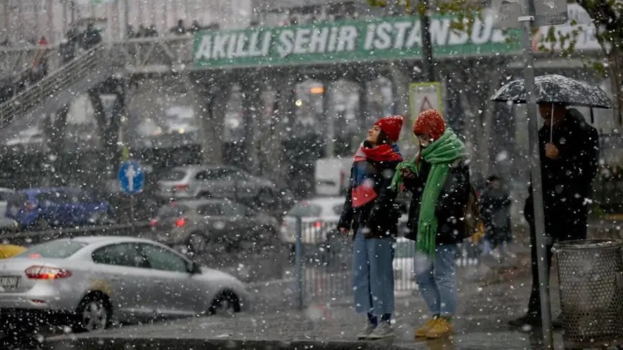 Soğuk hava dalgası başladı, İstanbul'da sıcaklık 20 derece birden düşecek 2