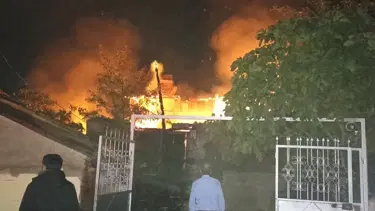 Karabük'te 2 katlı ev alevlere teslim oldu
