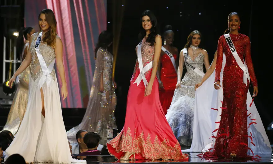 Miss Universe yarışmasında kıyafetler de yarışıyor 25