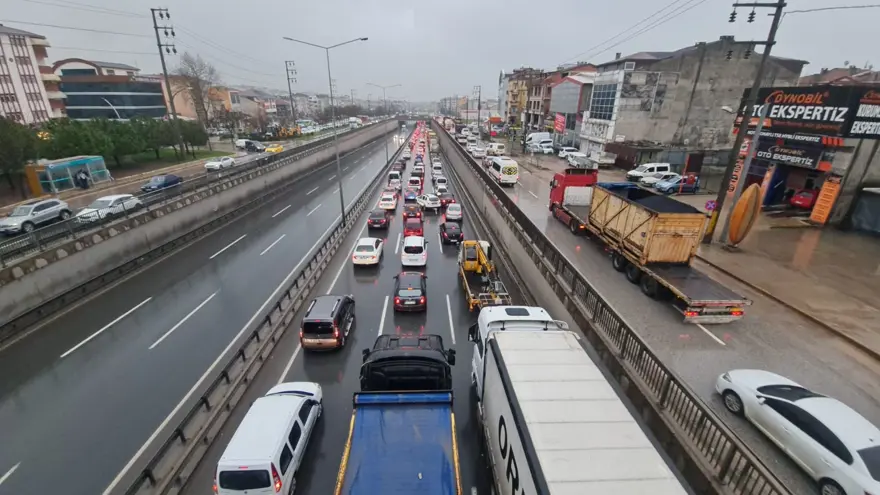 6 KİLOMETRE KUYRUK OLUŞTU 3