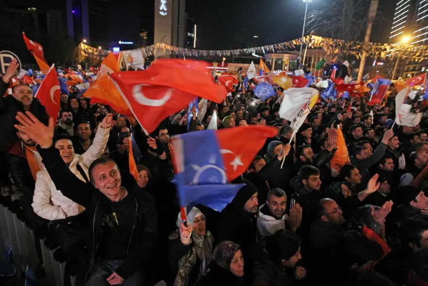 DER SPIEGEL: REFERANDUMA DÖNÜŞTÜRDÜ 22