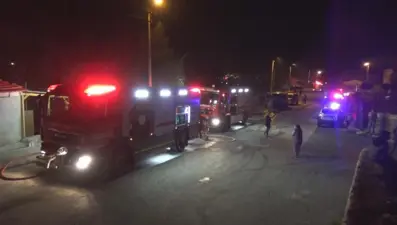 Karısı ve kızı içerideyken evi ateşe verdi