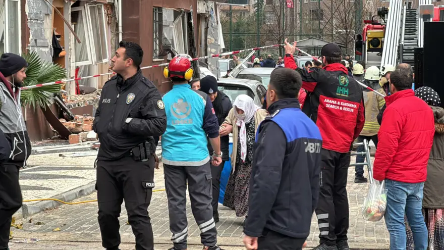 İstanbul'da 14 katlı binada patlama: 1 can kaybı, 3 yaralı 8