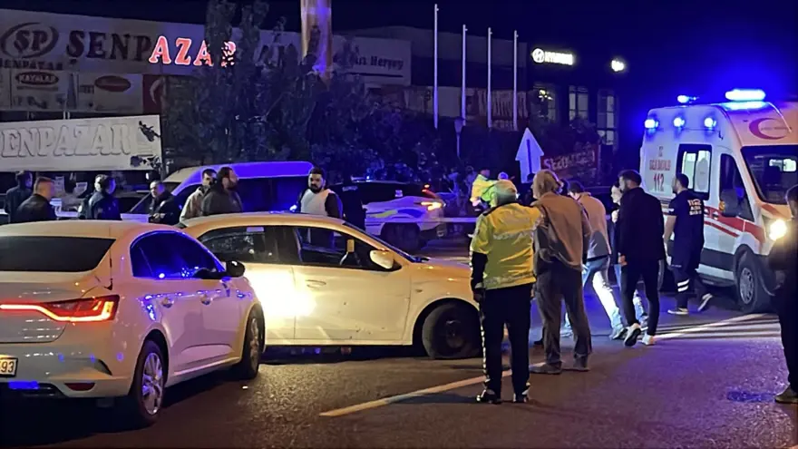 Edremit'te dehşet gecesi: İki kişiyi öldürdü, yedi kişiyi yaraladı... Saldırganın kimliği ortaya çıktı Edremit'te dehşet gecesi: İki kişiyi öldürdü, yedi kişiyi yaraladı... Saldırganın kimliği ortaya çıktı