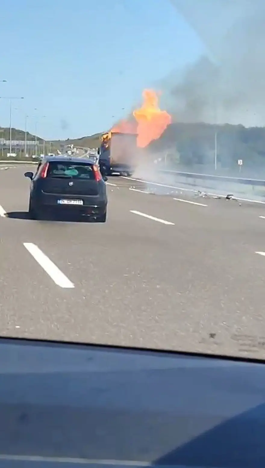 Kuzey Marmara Otoyolu'nda TIR yangını 1