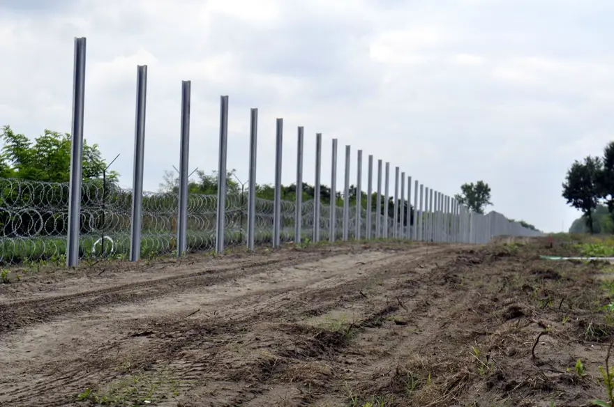 Macaristan-Sırbistan sınırına tel örgü 20 Macaristan-Sırbistan sınırına tel örgü 20