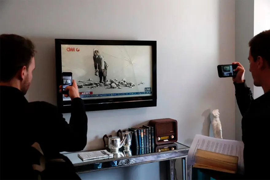Banksy'den dünyanın en kötü manzaralı oteli 16 Banksy'den dünyanın en kötü manzaralı oteli 16