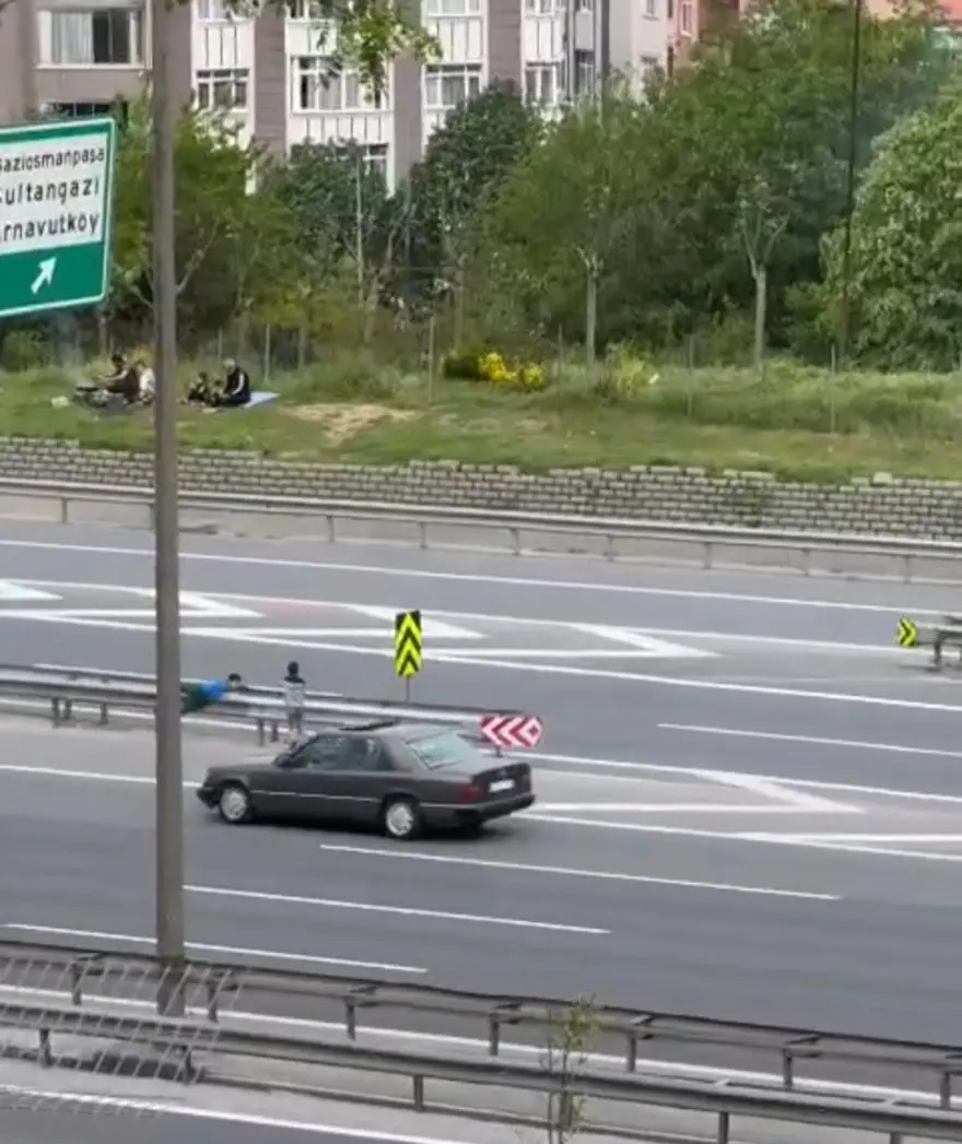 Sultangazi'de çocukların tehlikeli oyunu: Canlarını hiçe saydılar! 1