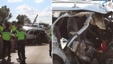 Gişelerde feci kaza: Beton bariyere çarpan araçta iki kişi öldü