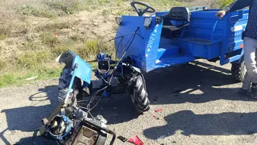 Tarım aracı ile motosiklet kafa kafaya çarpıştı: 2 yaralı