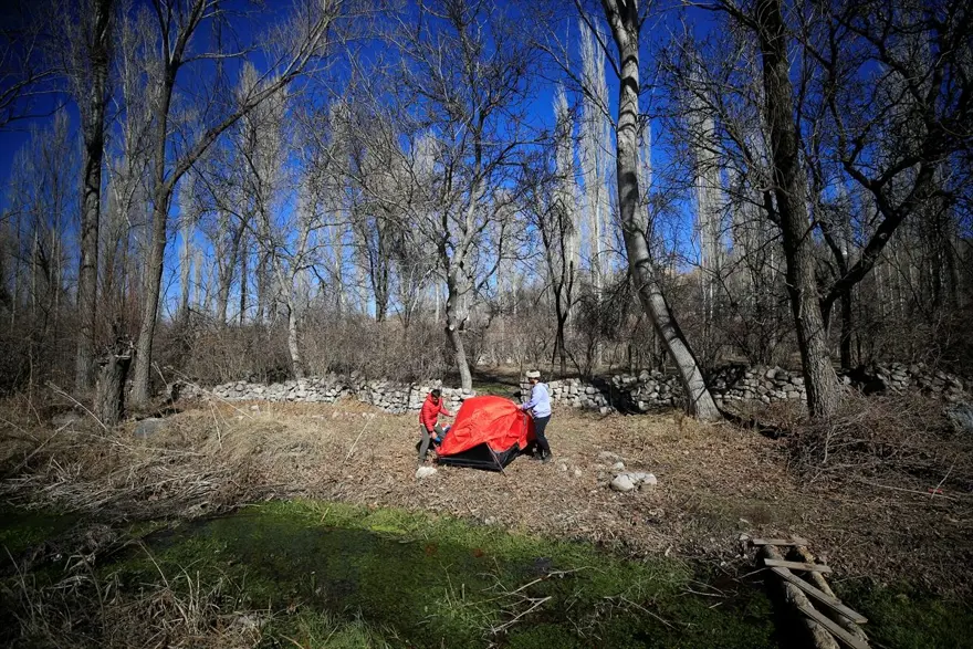 Otelimiz 5 değil milyon yıldızlı! Karavana dönüştürdükleri minibüsle Türkiye'yi geziyorlar 9