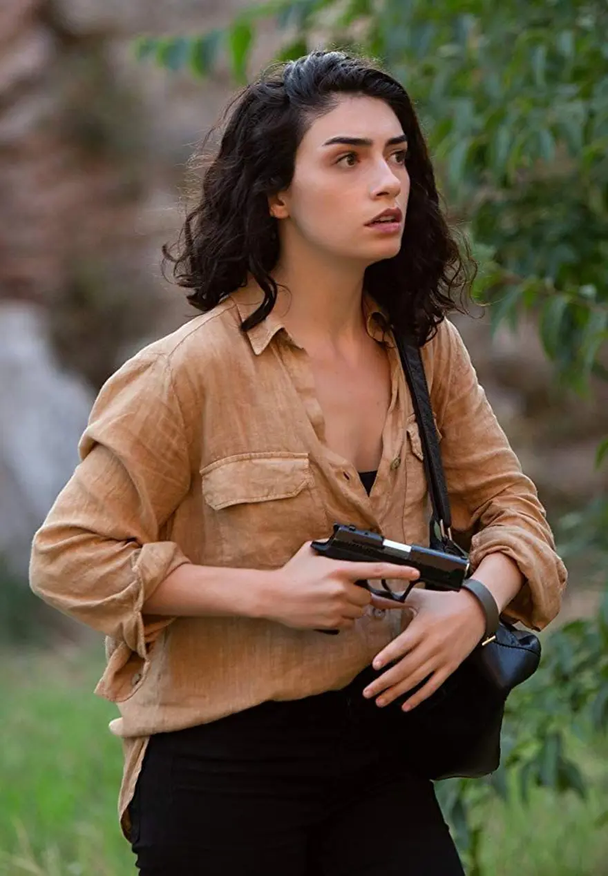 Hazar Ergüçlü yapımcı oluyor 6 Hazar Ergüçlü yapımcı oluyor 6