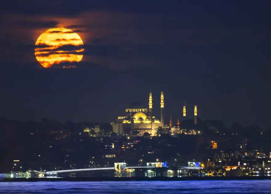 İstanbul'da muhteşem dolunay manzaraları 3