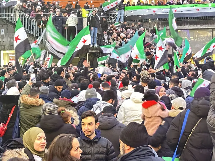 Avrupa'daki Suriyeliler, Baas rejiminin devrilmesini kutladı 19