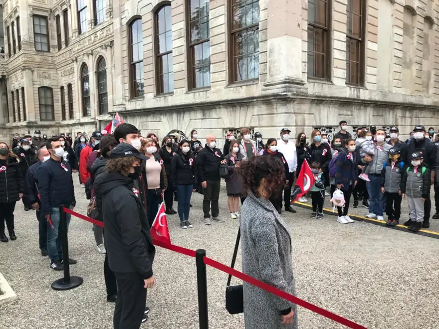Vatandaşlar, Dolmabahçe Sarayı'nda Atatürk'ü andı 12