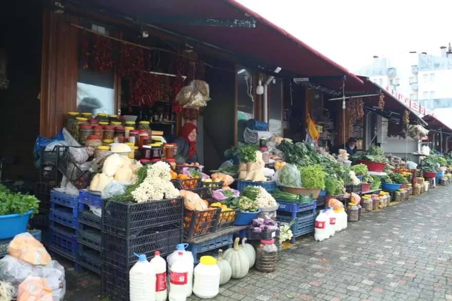 Köy hayatı şehirdeki pazarlarla ayakta kalıyor: "Ne satıyorsam kendim üreterek satıyorum" 1 Köy hayatı şehirdeki pazarlarla ayakta kalıyor: "Ne satıyorsam kendim üreterek satıyorum" 1