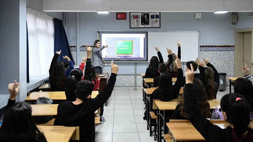Öğretmenlerin mazerete bağlı yer değiştirme başvuruları ne zaman? 2025 yarıyıl tatili mazerete bağlı yer değiştirme takvimi 
