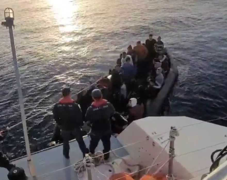 İzmir açıklarında 143 düzensiz göçmen kurtarıldı 1