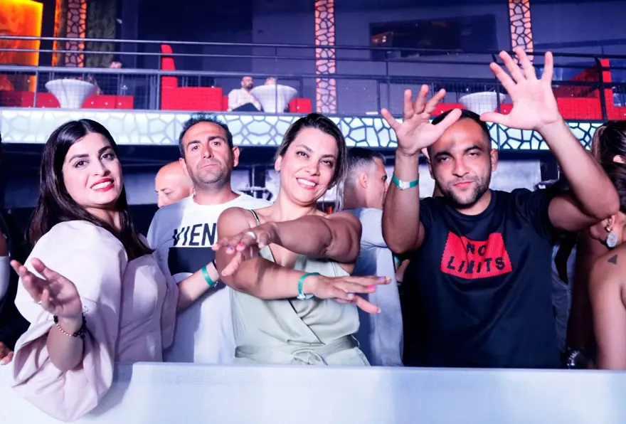 Müzik yasağı kalktı, Antalya’da eğlence mekanları doldu 5 Müzik yasağı kalktı, Antalya’da eğlence mekanları doldu 5