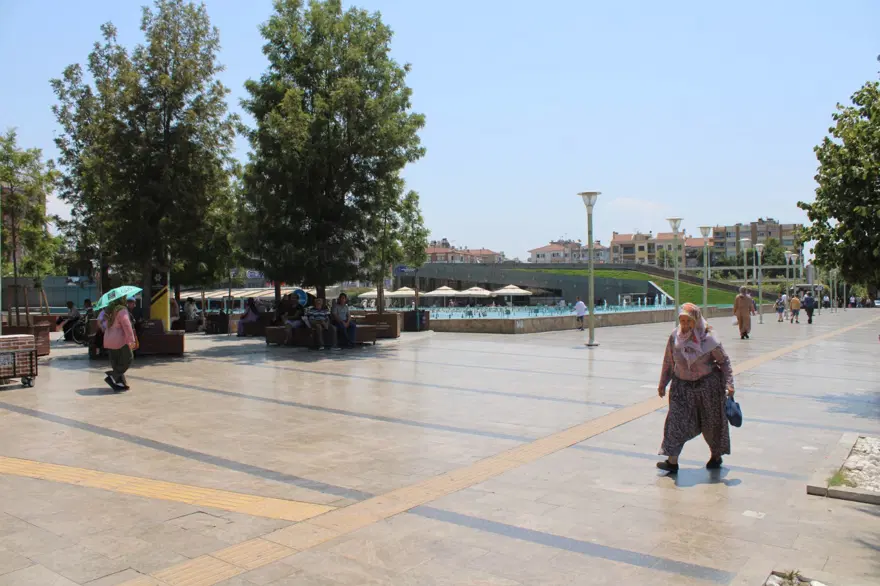Termometreler 39 dereceyi gösterdi: Sokaklar boş kaldı 2