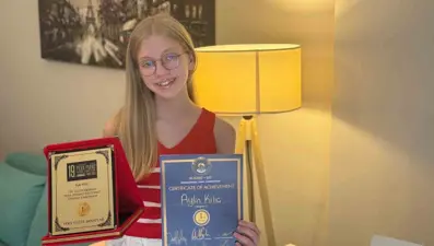 9 yaşındaki Ayşe Kılıç uluslararası geçerliliğe sahip lise diploması aldı