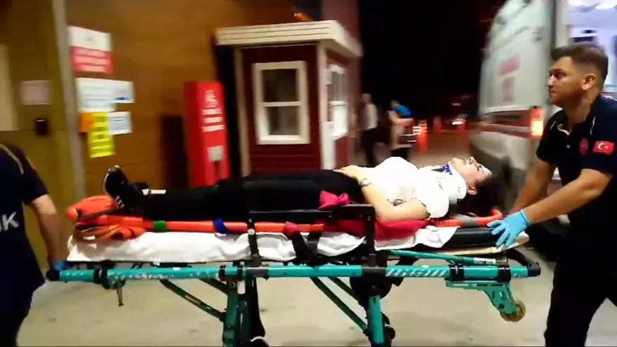 Kazada yaralanan kadına tekme atıp kaçtı 4