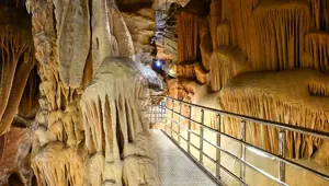 Gümüşhane'deki Karaca Mağarası'na turist akını