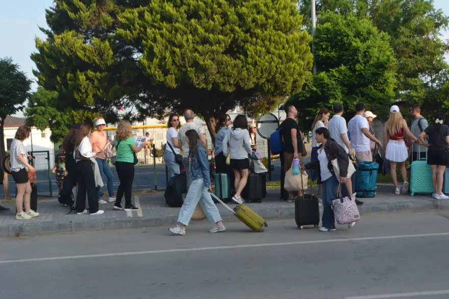 Tatilciler bayramda Midilli Adası'na akın etti 1