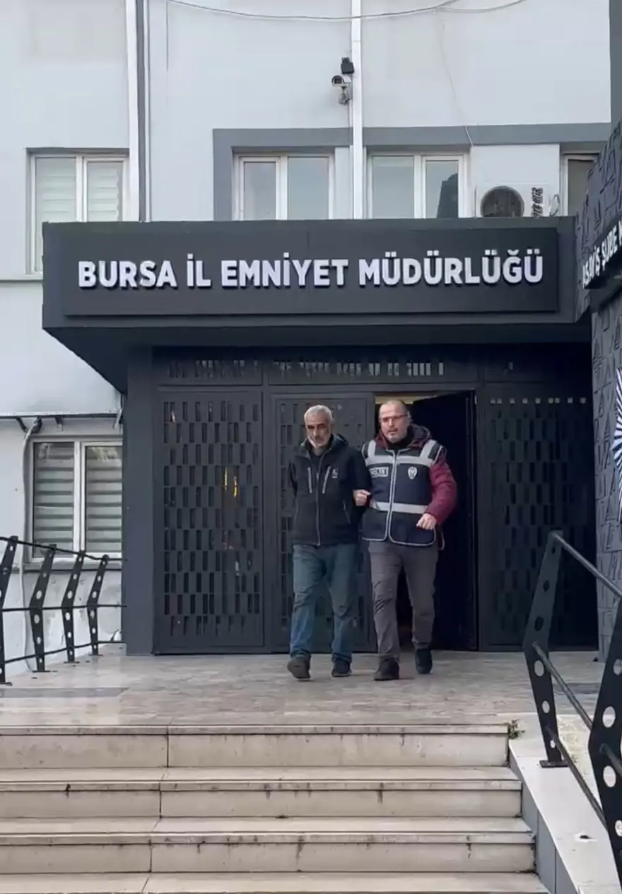 Bursa'da 15 yıl kesinleşmiş hapis cezasıyla aranan iki şüpheli yakalandı 