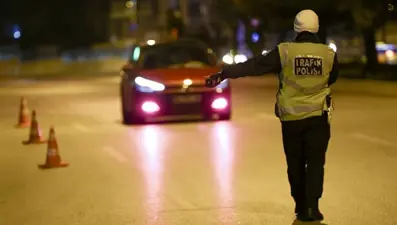 Trafik suçlarına hapis cezası geliyor! Yol kesen, drift atan, alkollü araç kullanana ağır cezalar...