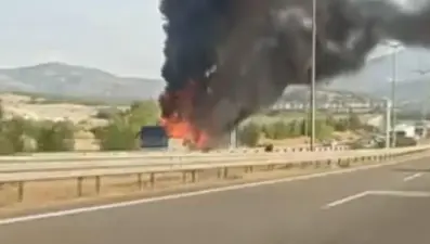 Ankara'da yolcu otobüsü alev alev yandı