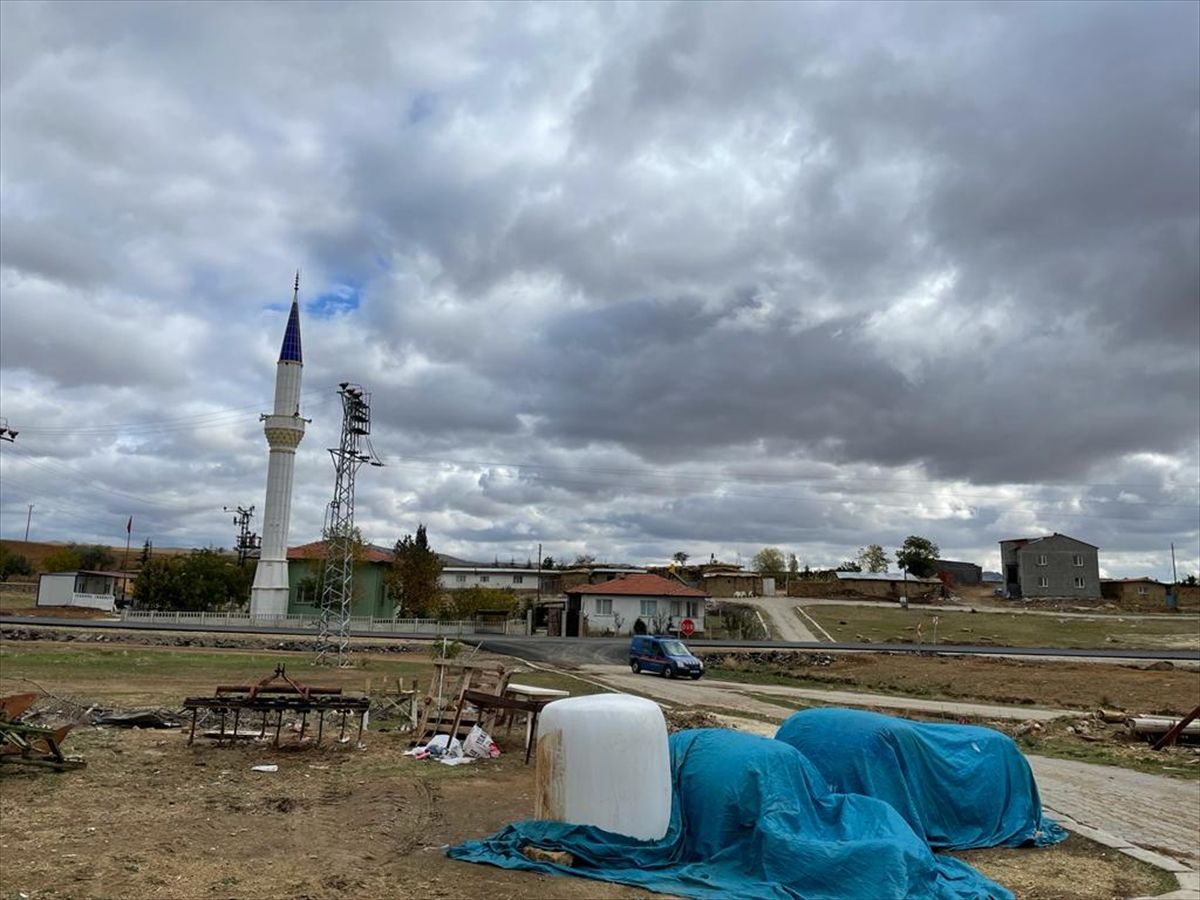 Afyonkarahisar'da toprağa gömülü ceset parçaları bulundu