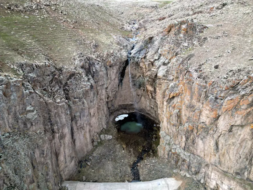 Her yıl sadece 1 ay akıyor: Doğa harikası şelaleye yoğun ilgi 2