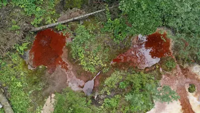 Kızıl renkteki suyu ve travertenleriyle büyük ilgi görüyor