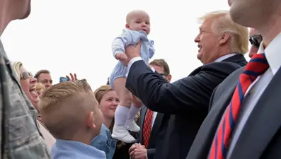 Bebeklere bin dolarlık "Trump hesabı" geliyor