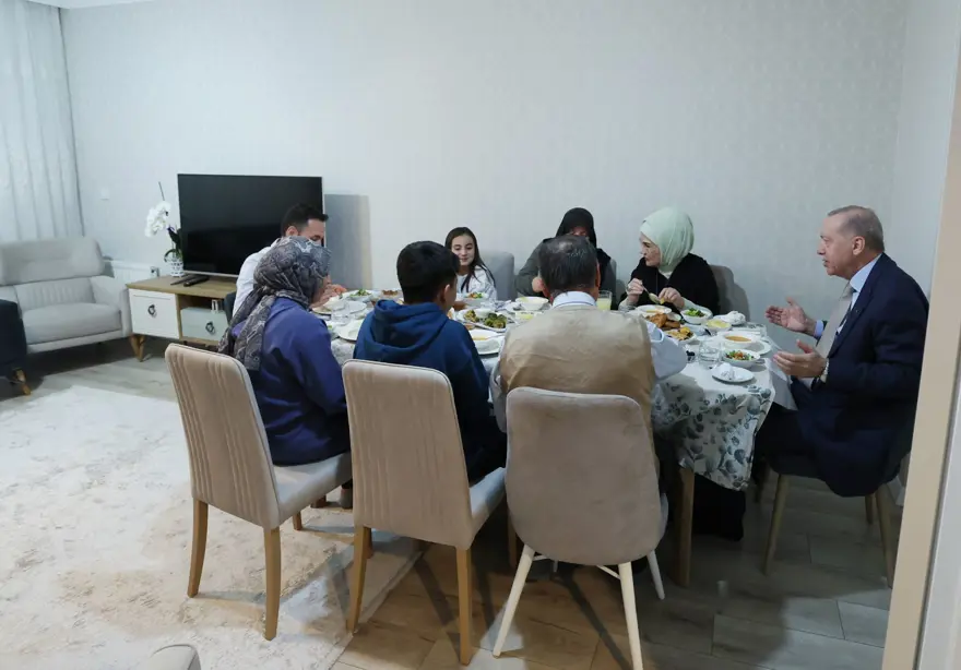EMİNE ERDOĞAN: SOFRALARINDAN BEREKET EKSİK OLMASIN 3