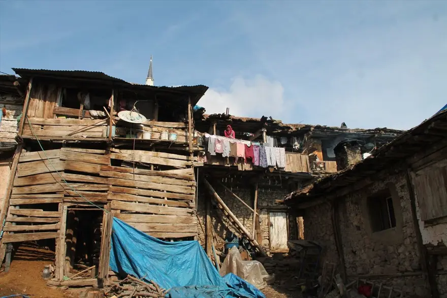 İç içe 35 ev! Burası Nepal değil Manisa 10