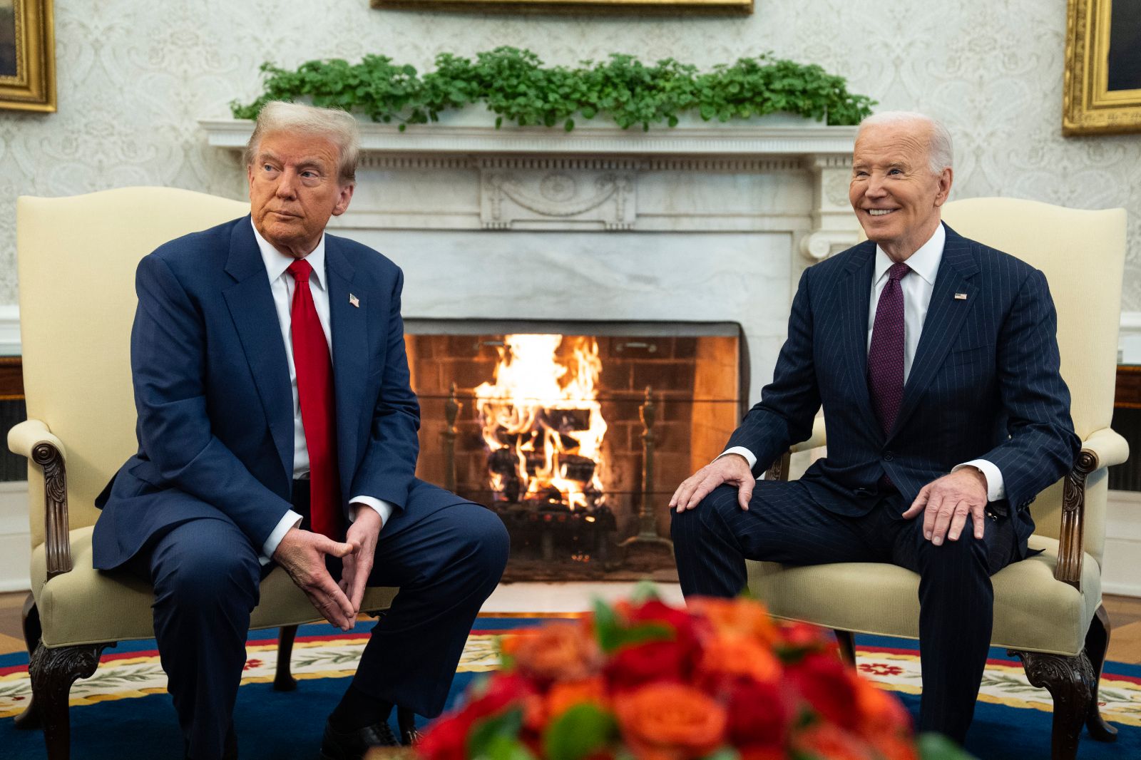 Trump, Biden'ın "bizzat imzalamadığı" tüm kararnameleri iptal etti