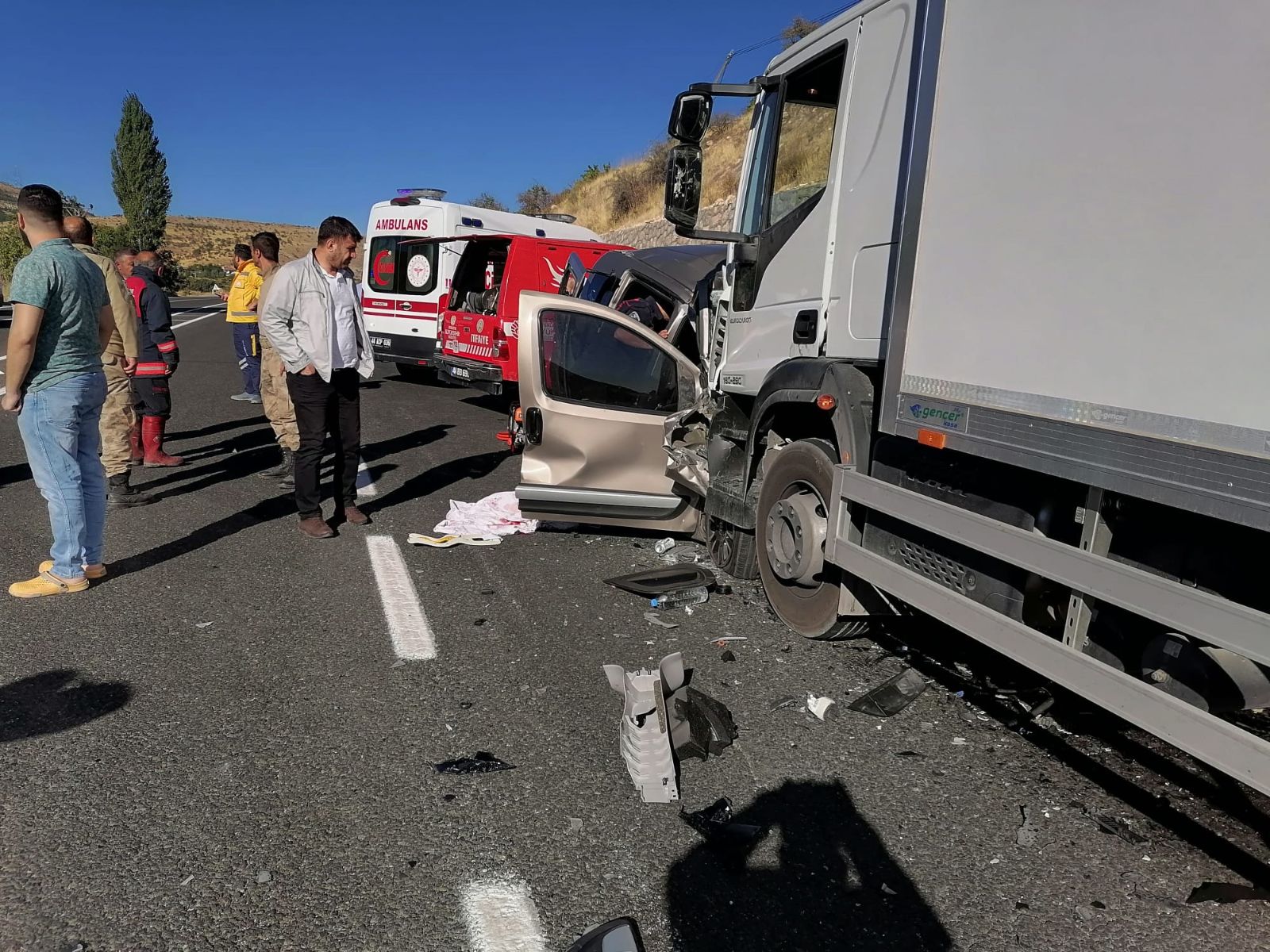 Malatya'da TIR ile hafif ticari araç çarpıştı: 6 ölü