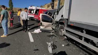 Malatya'da TIR ile hafif ticari araç çarpıştı: 6 ölü