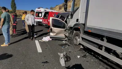 Malatya'da TIR ile hafif ticari araç çarpıştı: 6 ölü