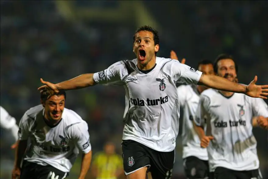 Beşiktaş: 4 - Fenerbahçe: 2 33 Beşiktaş: 4 - Fenerbahçe: 2 33