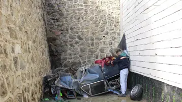 60 metrelik uçurumdan aşağıya yuvarlandı