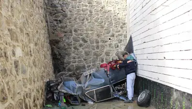 60 metrelik uçurumdan aşağıya yuvarlandı