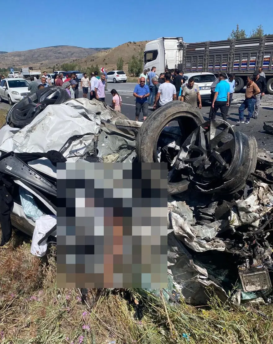 Erzincan'da katliam gibi kaza: 3 ölü, 4 yaralı 1