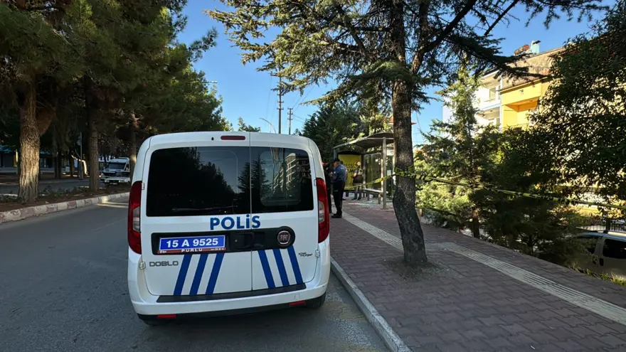 Durakta bekleyen kadına kurşun yağmuru 4 Durakta bekleyen kadına kurşun yağmuru 4