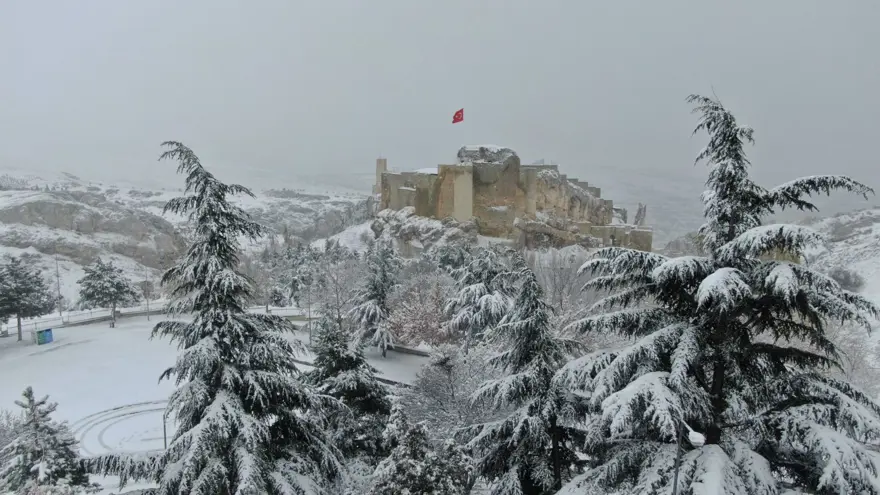 Beyaz gelinliğini giyen Harput’ta ortaya kartpostallık görüntüler çıktı 6