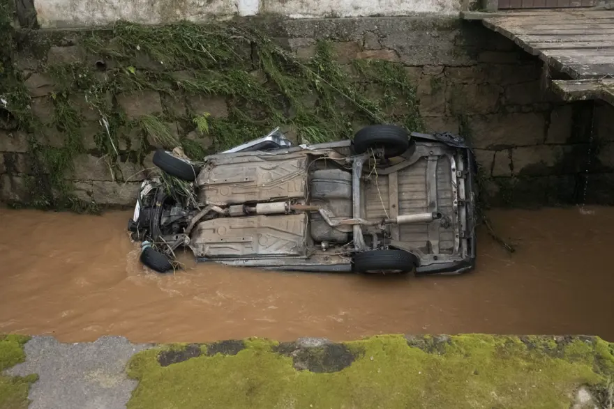 Brezilya’daki sel felaketinde ölenlerin sayısı 104’e çıktı 12 Brezilya’daki sel felaketinde ölenlerin sayısı 104’e çıktı 12