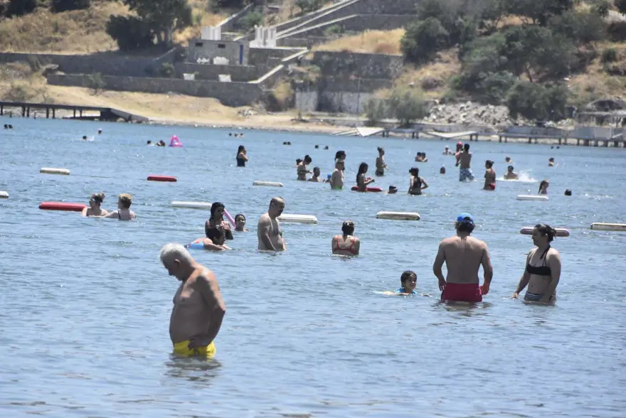 Bodrum sahilleri tıka basa doldu 3