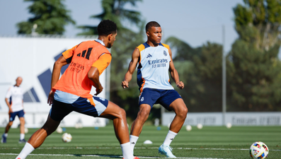 Real Madrid'de Kylian Mbappe ilk antrenmanına çıktı